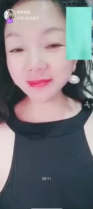 一对一裸聊微胖猪猪，她的蝴蝶特别大