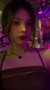 她跨坐在他的炽热处低吟